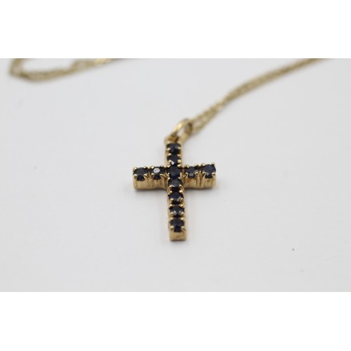 547 - 9ct gold sapphire set cross pendant necklace (2.3g)