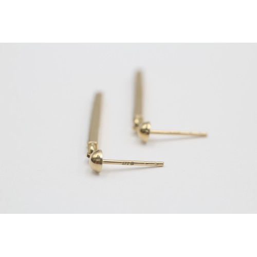 555 - 9ct gold diamond bar drop earrings (0.9g)