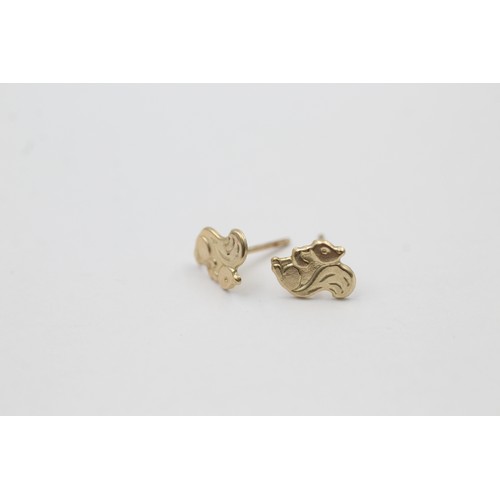 567 - 9ct gold squirrel stud earrings (0.2g)