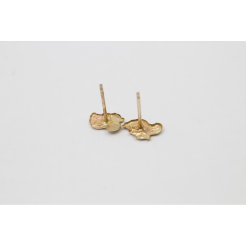 567 - 9ct gold squirrel stud earrings (0.2g)