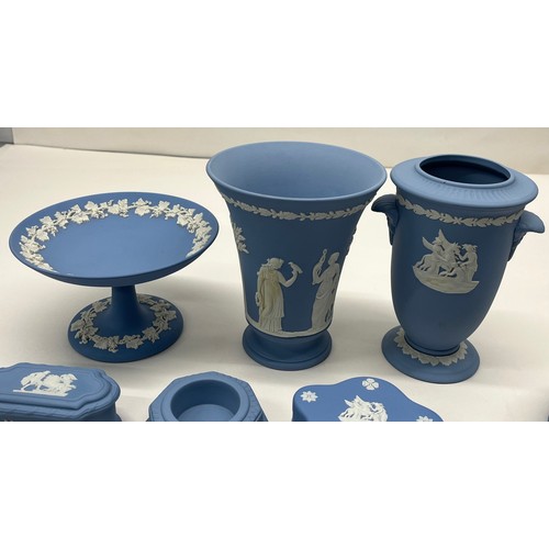 54A - 14 PIECES OF WEDGEWOOD JASPERWARE TO INCLUDE VASES AND TRINKETS