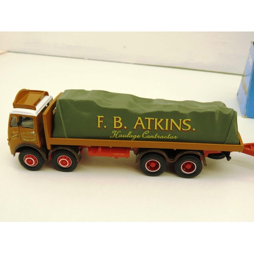 283 - CORGI CLASSICS 70TH ANNIVERSARY ATKINSON EIGHT WHEEL TRUCK AND TRAILER WITH LOADS AND FIGURES AND CE... 