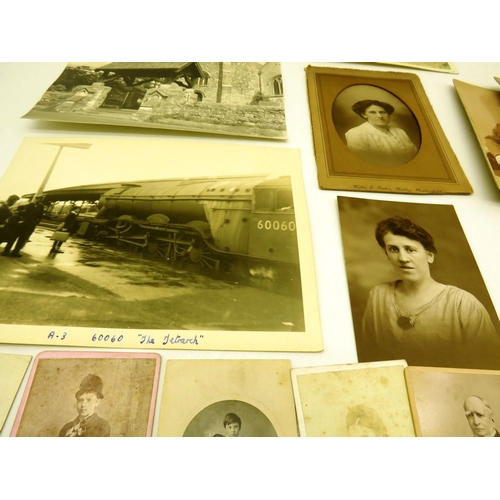 160 - SELECTION OF ANTIQUE BLACK AND WHITE PHOTOGRAPHS AND CABINET CARDS