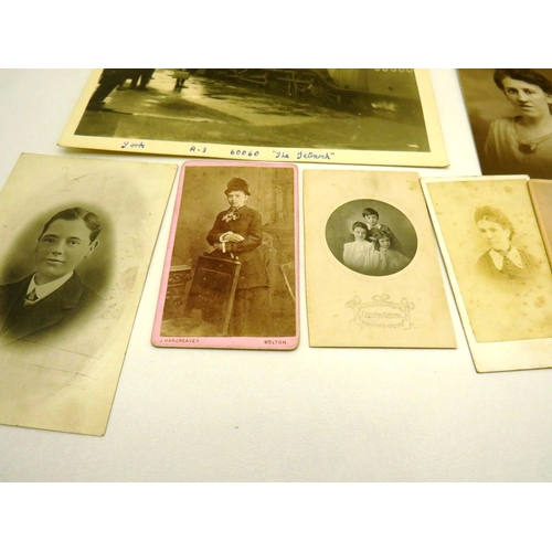 160 - SELECTION OF ANTIQUE BLACK AND WHITE PHOTOGRAPHS AND CABINET CARDS