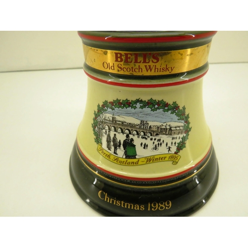 71 - WADE PORCELAIN BELLS CHRISTMAS DECANTER 1989