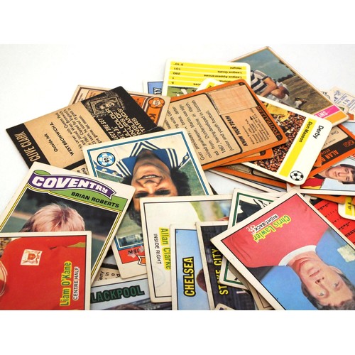 16 - OLD FOOTBALL CARDS INCLUDING 1970'S ABC BUBBLEGUM CARDS