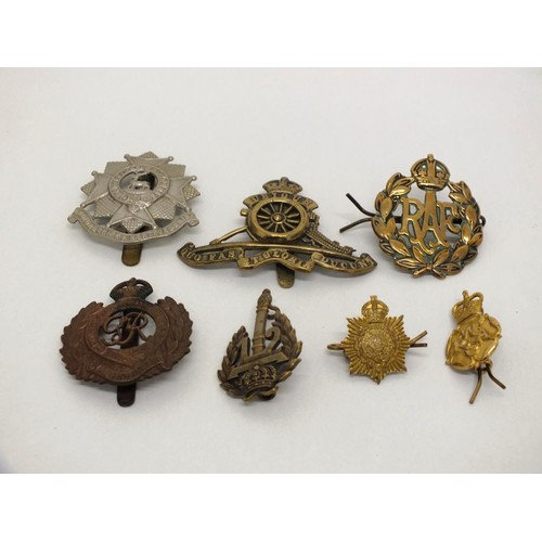 18 - 7 x VAROIUS MILITARY BADGES INCLUDING CAP BADGES