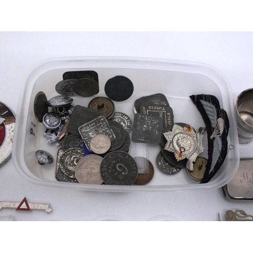 19 - TUB OF MISCELLANEOUS ITEMS INCLUDING OLD WAGBI CAR GRILLE BADGE