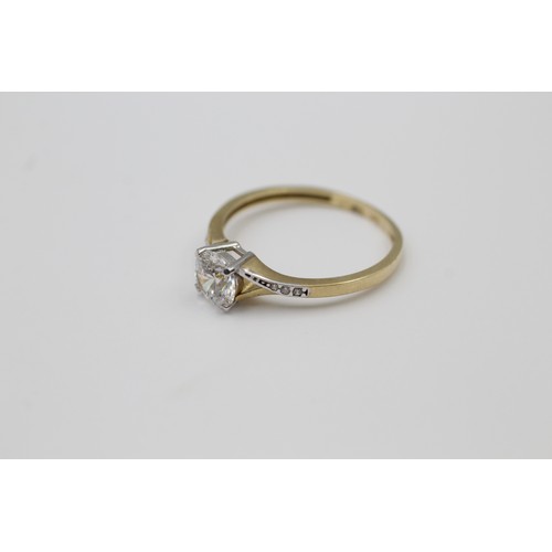 298 - 9ct gold clear gemstone twist setting ring (1.4g) SIZE P