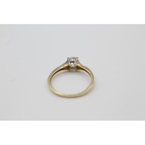 298 - 9ct gold clear gemstone twist setting ring (1.4g) SIZE P