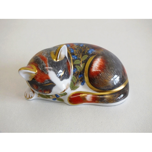 207 - ROYAL CROWN DERBY CATNIP KITTEN- GOLD STOPPER