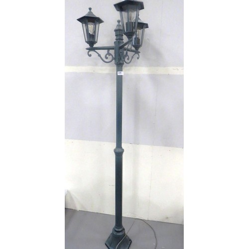 245 - GARDEN TRIPLE LIGHT - NEW