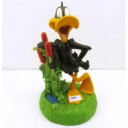 289 - RARE VINTAGE RESIN LOONEY TUNES DAFFY DUCK STATUE APPROXIMATEL HEIGHT 16