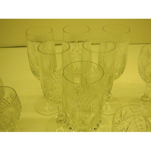 399 - CRYSTAL SELECTION WINE GLASSES, FLUTES AND OTHERS - 25 IN TOTAL