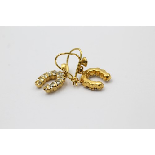 404 - 9ct gold white paste horseshoe stud earrings (1.3g)