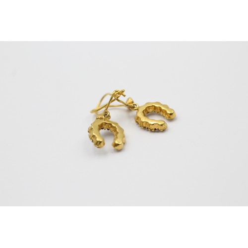 404 - 9ct gold white paste horseshoe stud earrings (1.3g)