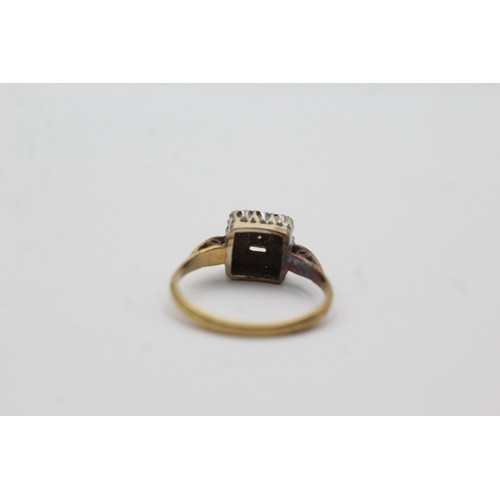 416 - 18ct gold diamond dress ring (2.4g)- SIZE J