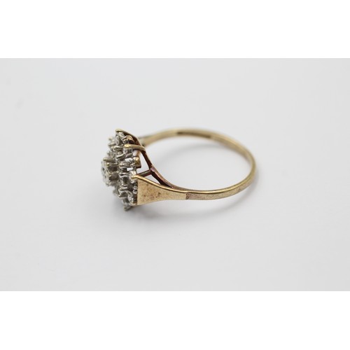 420 - 9ct gold diamond floral cluster ring (2.4g)- SIZE P