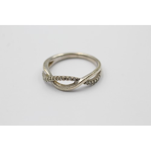 472 - 9ct white gold diamond double twist ring (2.4g)- SIZE N