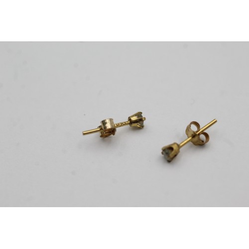 508 - 9ct gold diamond stud earrings (0.3g)