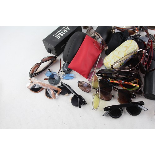 531 - 50 x Assorted SUNGLASSES inc JBK, Armani Exchange, Hugo Boss etc