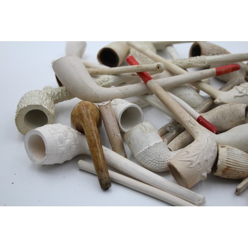 541 - Job Lot Of Assorted CLAY Estate SMOKING PIPES Inc Carved Face Design Etc