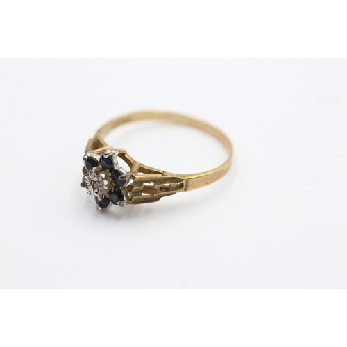 548 - 9ct gold diamond & sapphire floral cluster ring (1.7g)- SIZE Q