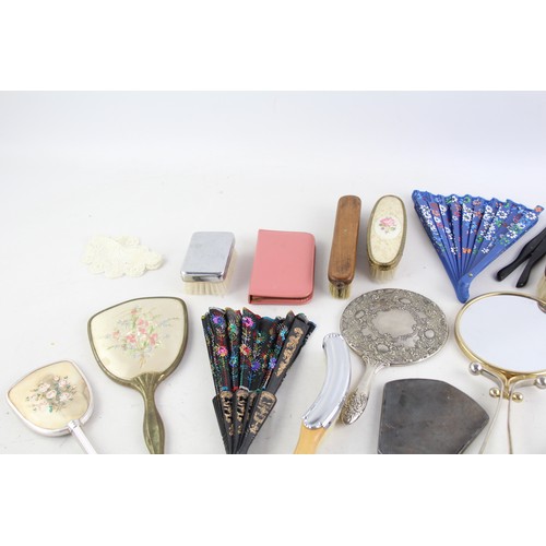 551 - 25 x Assorted Vintage LADIES VANITY Inc Hair Brush, Fan, Mirror Etc