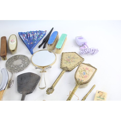 551 - 25 x Assorted Vintage LADIES VANITY Inc Hair Brush, Fan, Mirror Etc