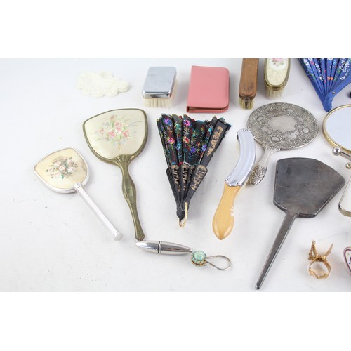 551 - 25 x Assorted Vintage LADIES VANITY Inc Hair Brush, Fan, Mirror Etc