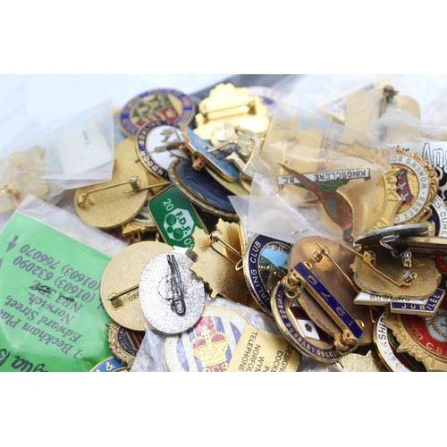 557 - 100 x Assorted BOWLING & CURLING BADGES Inc Vintage, Enamel, Various Clubs Etc