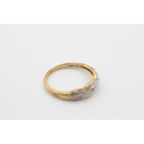 564 - 9ct gold diamond double twist ring (1.9g)- SIZE P