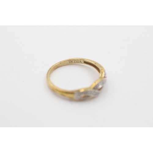 564 - 9ct gold diamond double twist ring (1.9g)- SIZE P