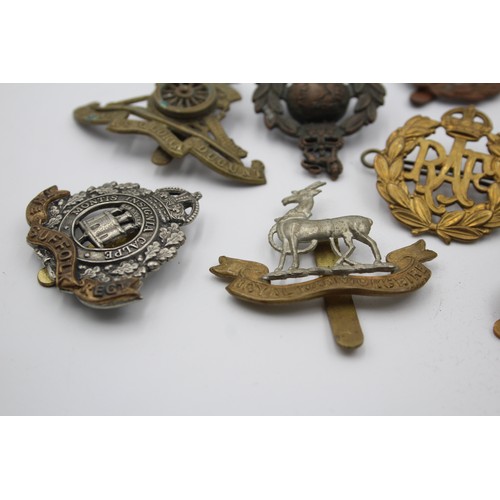 565 - 10 x Military Cap Badges Inc Royal Marines, RAF, Notts & Derby, Etc