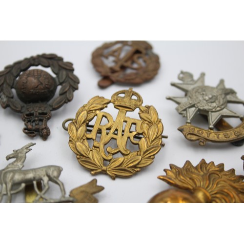 565 - 10 x Military Cap Badges Inc Royal Marines, RAF, Notts & Derby, Etc