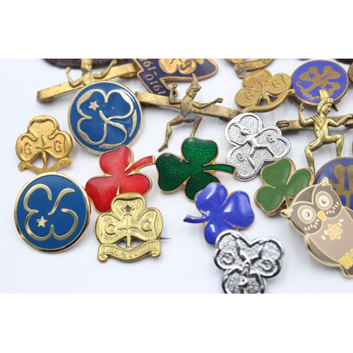 585 - 35 x Assorted GIRL GUIDES Badges & Patches Inc Vintage, Awards, Enamel Etc