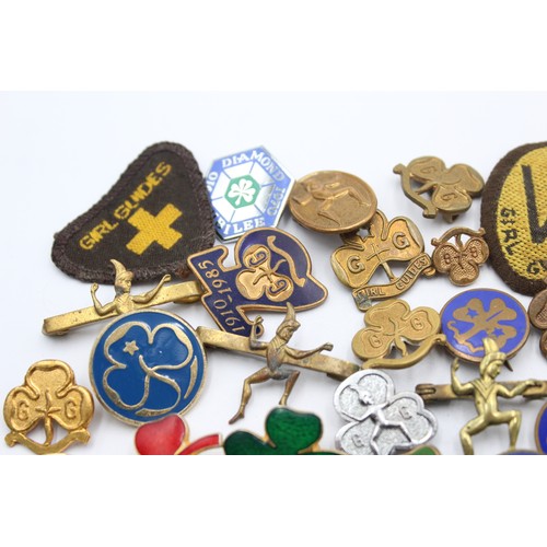 585 - 35 x Assorted GIRL GUIDES Badges & Patches Inc Vintage, Awards, Enamel Etc