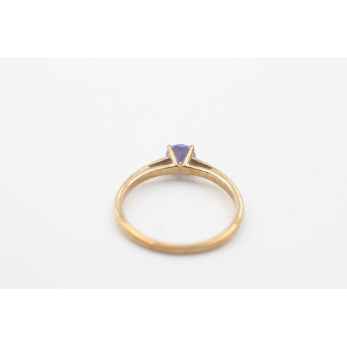 604 - 9ct gold round brilliant cut tanzanite solitaire ring (1.6g)- SIZE O