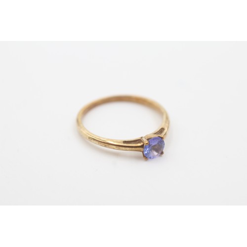 604 - 9ct gold round brilliant cut tanzanite solitaire ring (1.6g)- SIZE O