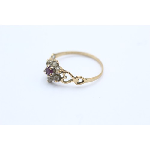 620 - 9ct gold amethyst & clear gemstone floral cluster ring with heart shanks (1.1g)- SIZE Q