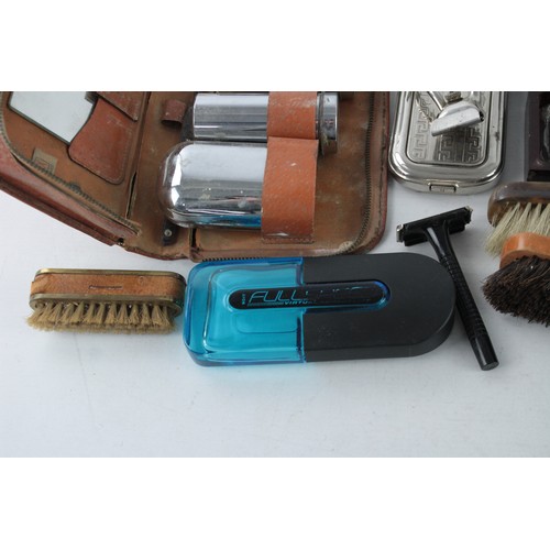 625 - 22 x Assorted Vintage GENTLEMEN'S GROOMING Items Inc Travel Set, Brush Etc