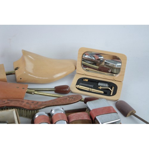 626 - 22 x Assorted Vintage GENTLEMEN'S GROOMING Items Inc Travel Set, Brush Etc