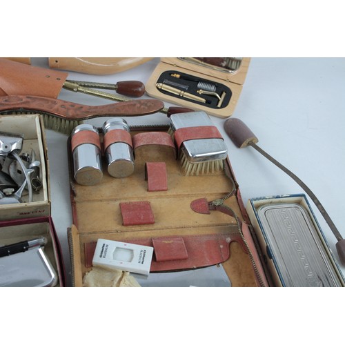 626 - 22 x Assorted Vintage GENTLEMEN'S GROOMING Items Inc Travel Set, Brush Etc