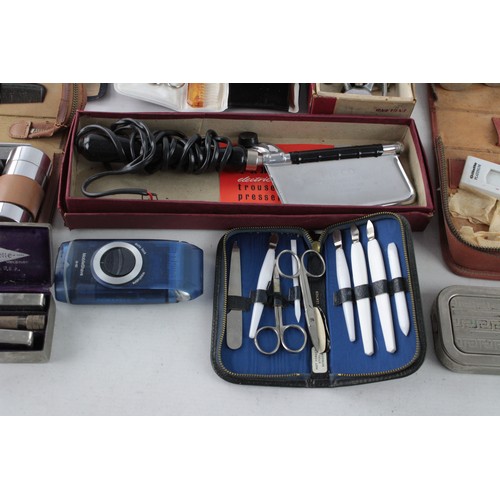 626 - 22 x Assorted Vintage GENTLEMEN'S GROOMING Items Inc Travel Set, Brush Etc