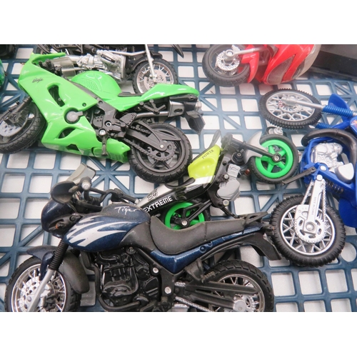 29 - GOOD TRAY LOT OF VARIOUS MOTORCYCLES TO INCLUDE KAWASAKI, YAMAHA, HONDA, QUAD AND KX250