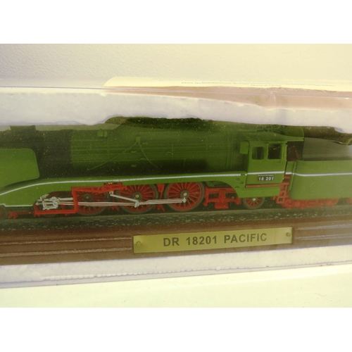 43 - SELECTION OF SEVEN BOXED TRAINS- DR 05 CLASS, UNIONN PACIFIC, DB01, DR18201 PACIFIC, A4 CLASS MALLAR... 