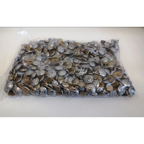 29 - 2kg APPROXIMATE BAG OF VARIOUS UNIFORM BUTTONS