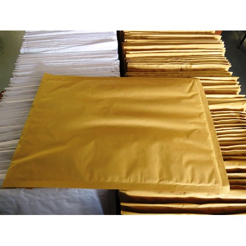 42 - 140 x LARGE LIGHTWEIGHT BUBBLE ENVELOPES