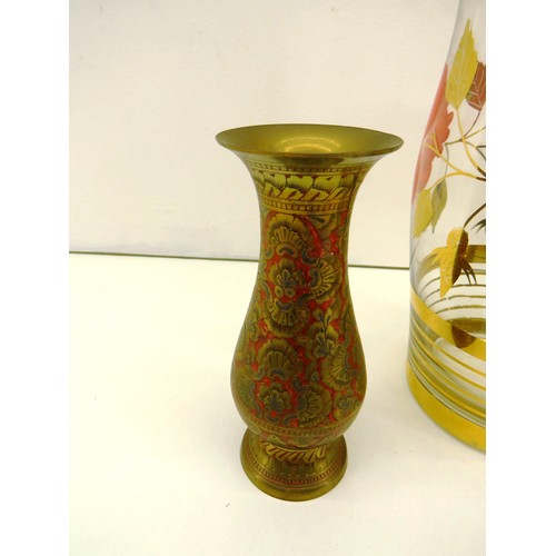 139 - VINTAGE GLASS FLORAL GOLD BAND VASE AND PAIR OF ANDTIQUE BRASS FLOWER VASES