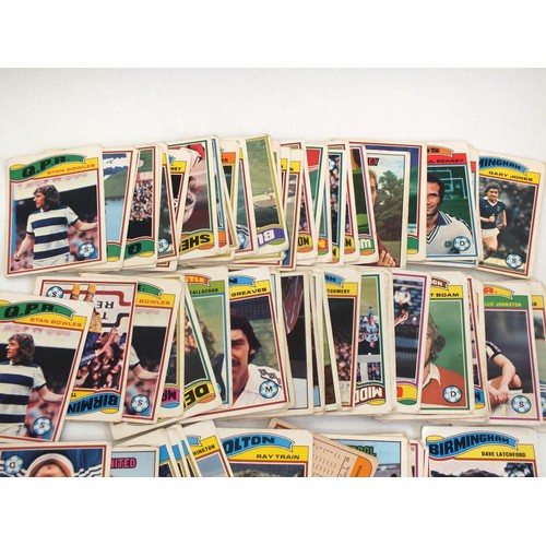 50 - TUB WITH 100 OLD 1970'S FOOTBALL CARDS